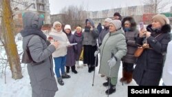 Сход местных жителей в Гавриловской роще рядом со стройкой. 9 февраля 2025 года. Фото: паблик во "ВКонтакте" "Защита Казанки на Гаврилова"