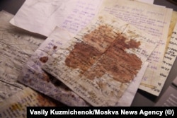 Цей експонат, як стверджується, є листом солдата, заплямованим кров'ю