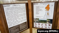 Кыз-Кермен шаар чалдыбарындагы музейдин көрнөгү, Бакчасарай району, Кырым, Украина. 19.4.2021. (Бул аймак убактылуу орусиялык баскынчылык алдында калган).