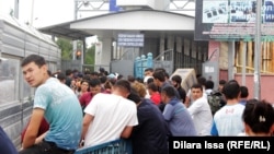 Пункт пропуска «Жибек Жолы» на границе Казахстана и Узбекистана