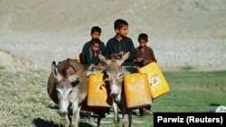 در شماری از مناطق دور افتاده افغان ها به آب پاک برای نوشیدن دسترسی ندارند