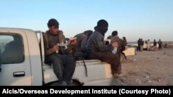 در نتیجه افزایش فقر و بیکاری جوانان زیادی در تلاش رفتن به ایران از راه نیمروز استند