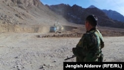 Ак-Сай-Көк-Таш-Тамдык жолунун курулушу январь айынан бери токтоп турат. 2014-жыл. 