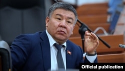 Алмамбет Шыкмаматов.