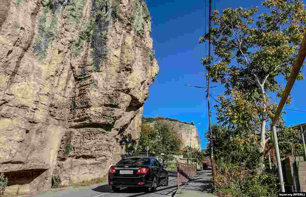 Bağçasaray kenarındaki Gasprinskiy soqağındaki qaya körünişi