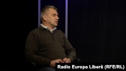 Igor Boțan în studioul Europei Libere de la Chișinău