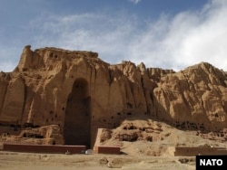 Талиптер бутпарастардын байыркы айкелин талкалагандан кийинки көрүнүш. Бамиян жергеси. 2007-жылдын 18-апрели.