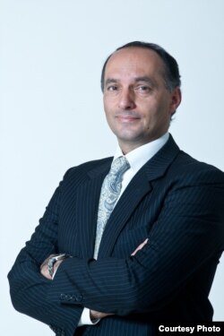 Bütindünýä saglyk guramasynyň Ýewropa regionynyň Inçekesel boýunça programma dolandyryjysy doktor Masoud Dara .