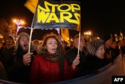 Під час мітингу в центрі Донецька 5 березня 2014 року