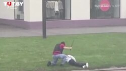 Невідомі в масках били людей на мітингу в Білорусі – відео