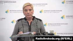 Ганна Соломатіна, колишня директорка одного з департаментів НАЗК, у 2017 році заявила про корупцію в Агентстві. НАЗК подало проти неї позов з вимогою спростувати ці свідчення