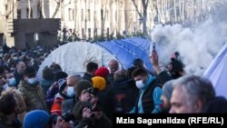 Намет прихильників Ніки Мелії