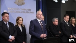 Прем'єр-міністр у відставці Росен Желязков та представники партій, що підтримують уряд