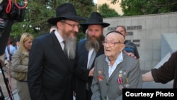 Головний рабин Росії Берл Лазар (л) в окупованому Севастополі, липень 2014 року