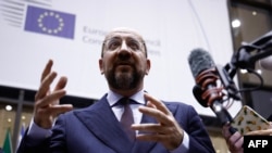 «Я присвячу всі свої зусилля моїм поточним обов’язкам із непохитною рішучістю, доки вони не закінчаться», – заявив Шарль Мішель