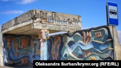 Мозаика на автобусной остановке по трассе Симферополь-Евпатория