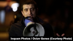 George Simion, la o demonstrație la București, în februarie 2016, pe când conducea Platforma Unionistă Acțiunea 2012.