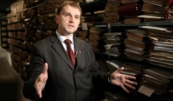 Володимир В’ятрович, на той час директор Українського інституту національної пам’яті у Галузевому державному архіві СБУ. Київ, 24 грудня 2009 року