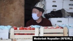 Kyrgyzstan - Osh - Generic - coronavirus - quarantine - market - vegetables - tomato - 10 April 2020