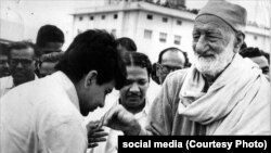 دیلیپ کومار حین ملاقات با خان عبدالغفار خان در سال 1969