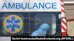 Протягом доби госпіталізували 5366 людей, 10 006 – одужали