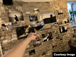 Фотовыставка Такаши Хирано «Жить жизнь с войной» в Киеве. Июль 2025 года