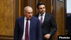 Armenia - Prime Minister Nikol Pashinian and speaker Alen Simonian arrive for the Armenian government's question-and-answer session in parliament, October 22, 2025.