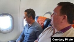 Бабанов жана Жээнчороевдин учактагы сүрөтү. 