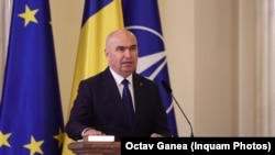 Premierul Bolojan, depunând jurământul în prezența președintelui Nicușor Dan, la Palatul Cotroceni, la scurt timp după ce cabinetul său a primit votul de încredere din partea Parlamentului