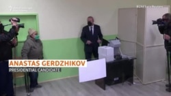 Bulgarian Candidates Vote In Presidential Runoff