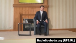 На питання журналістів, чи знав Зеленський заздалегідь про те, що Саакашвілі збирається в Грузію, він відповів, що не знав