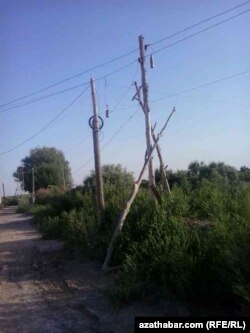 Sebitdäki elektrik liniýalary