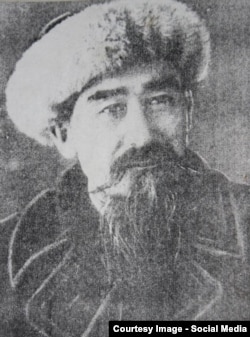 Актан Тыныбек уулу, залкар манасчы, дастанчы, акын жана комузчу өнөрпоз