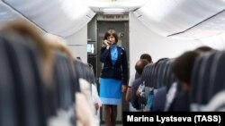 Însoțitoarele de zbor reclamă faptul că formularul este prost întocmit în cazul opririlor în tranzit