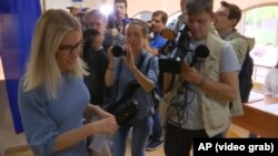 Любовь Соболь добуш берүүдө.