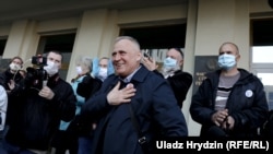 Мікола Статкевіч каля Цэнтральнай выбарча камісіі ў 2020 годзе. Ілюстрацыйнае фота