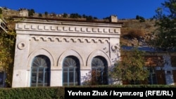 Будівля міської електростанції початку XX століття в Балаклаві на вулиці Каліча, 3