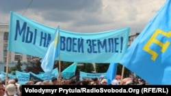 Жалобний мітинг кримських татар у Сімферополі в річницю депортації кримськотатарського народу з Криму, 2008 рік (ілюстраційне фото)