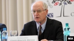 Прес-конференција на амбасадорот Герт-Хајнрих Аренс, шеф на ограничената мисија за набљудувачи на изборите на ОБСЕ/ОДИХР.