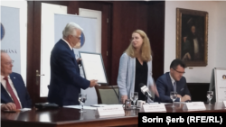 Victor Voicu (în centru)