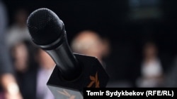 مومند: راډيو لا هم د لومړي قطار رسنۍ ده.