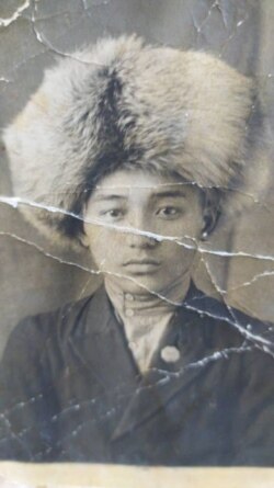 Эсенгул Асымовдун боз улан кези.