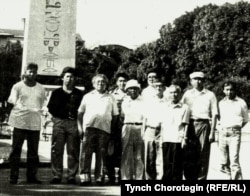 Жаш тарыхчылар өз устаттары менен Стамбулда. 1994-жылдын сентябры.