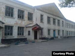 Фото автора: занедбана школа № 9 у Торезі