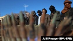 په ۲۰۲۱ز کال کې د امریکايي ځواکونو له افغانستانه تر وتلو وروسته وسلې او پوځي ګاډي افغان طالبانو قبضه کړل. پخوانی انځور