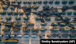 Путинская Россия с удовольствием демонстрирует свой военный арсенал (на снимке - подготовка к параду в Москве, 6 мая 2019 года)