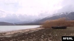 Преспанско Езеро се повлекува, сушата зема данок, но одговорни се и земјоделците