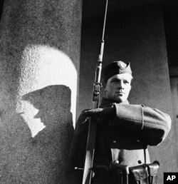 Молодий український воїн під час чергування на кордоні Карпатської України, 27 січня 1939 року