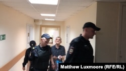 Дмитриев е ескортиран след поредно изслушване в съда