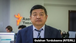 Акылбек Жапаров.